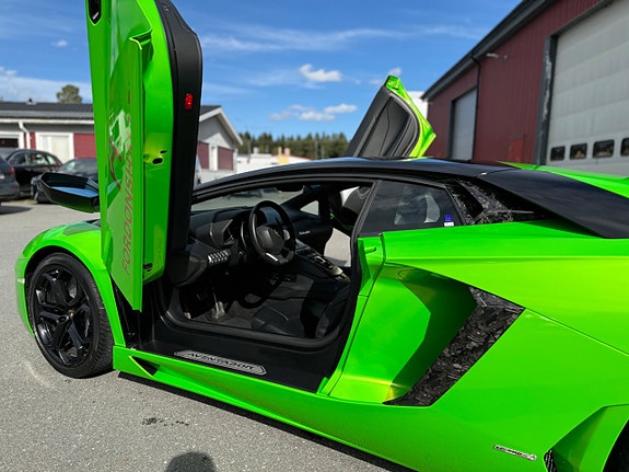 Lamborghini Aventador 4 of 27