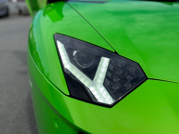 Lamborghini Aventador 20 of 27