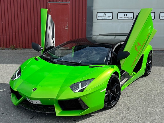 Lamborghini Aventador 22 of 27
