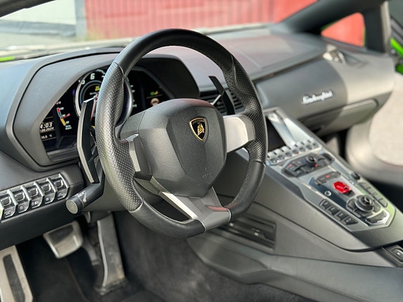 Lamborghini Aventador 13 of 27