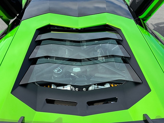 Lamborghini Aventador 17 of 27