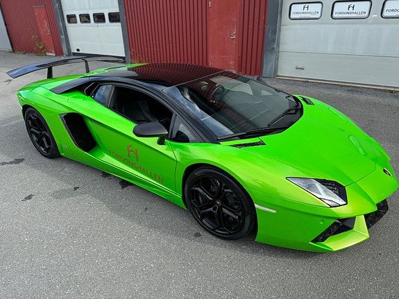 Lamborghini Aventador 8 of 27