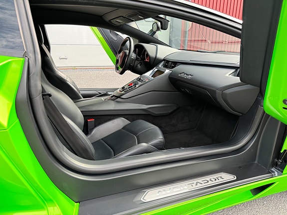 Lamborghini Aventador 26 of 27