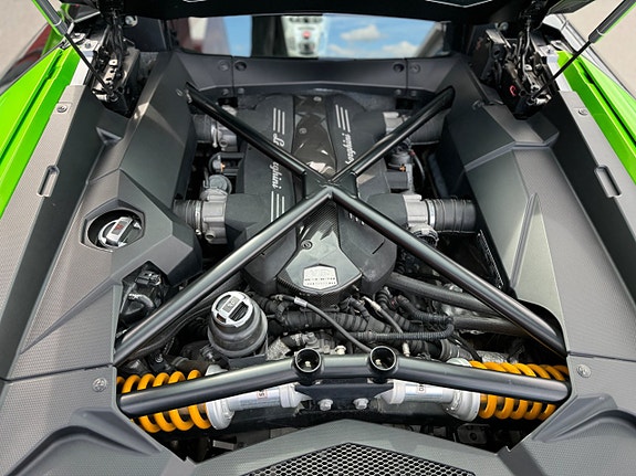 Lamborghini Aventador 18 of 27