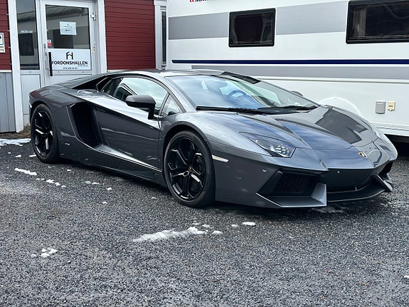 Lamborghini Aventador 27 of 27