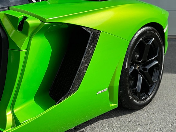 Lamborghini Aventador 3 of 27
