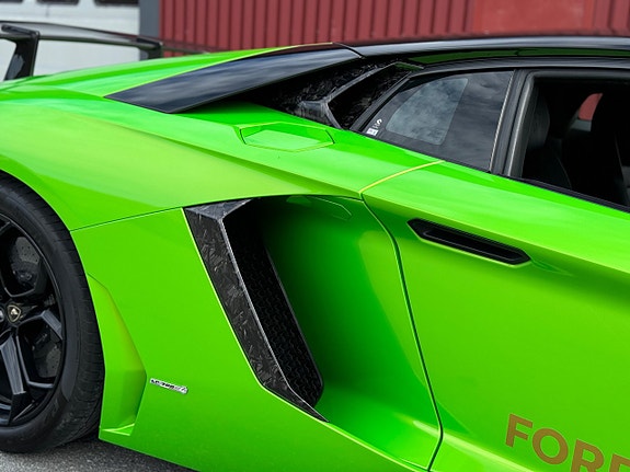 Lamborghini Aventador 19 of 27