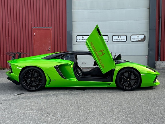 Lamborghini Aventador 11 of 27