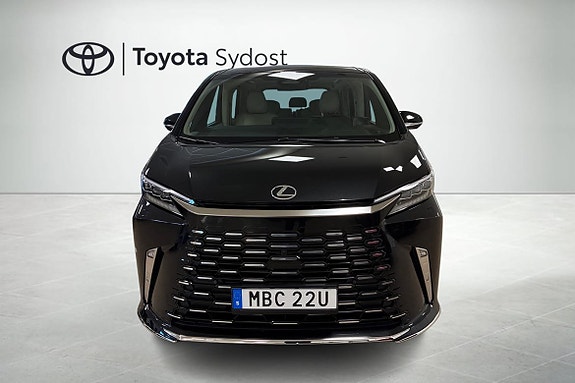 Lexus LM 5 of 20