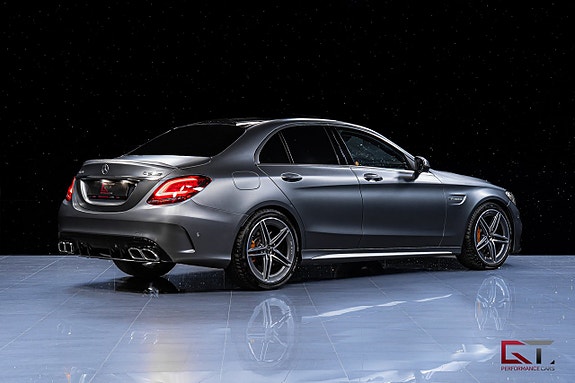 Mercedes-Benz C63 9 of 22