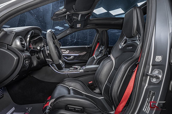 Mercedes-Benz C63 14 of 22
