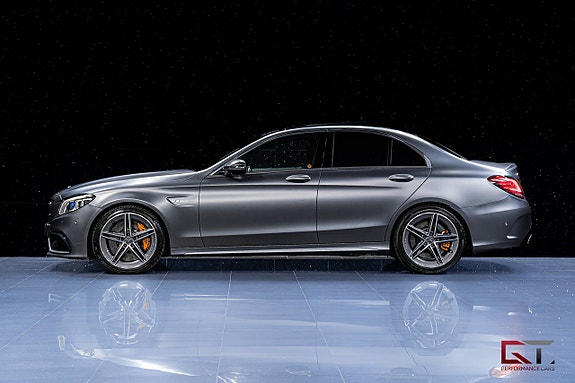 Mercedes-Benz C63 5 of 22