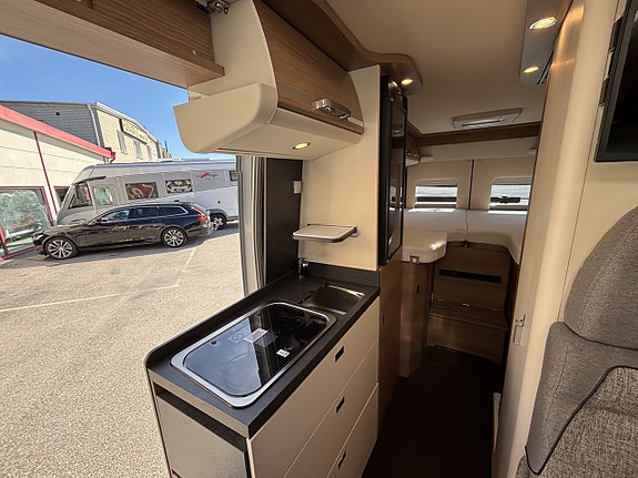 Carthago VAN 640 LE Charming GT 7 of 12