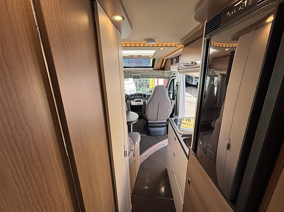 Carthago VAN 640 LE Charming GT 10 of 12