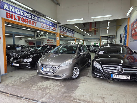 Peugeot 208 3 of 5