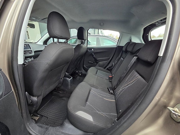 Peugeot 208 13 of 13