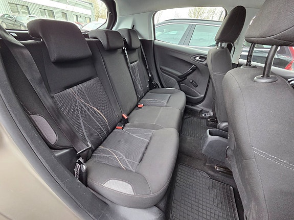 Peugeot 208 11 of 13