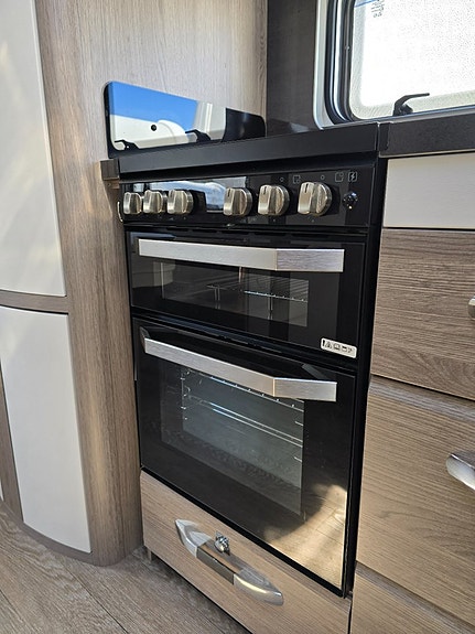 Hobby 720 WQC Prestige *Queensbed *Alde *Ugn *1 ägare 16 of 23