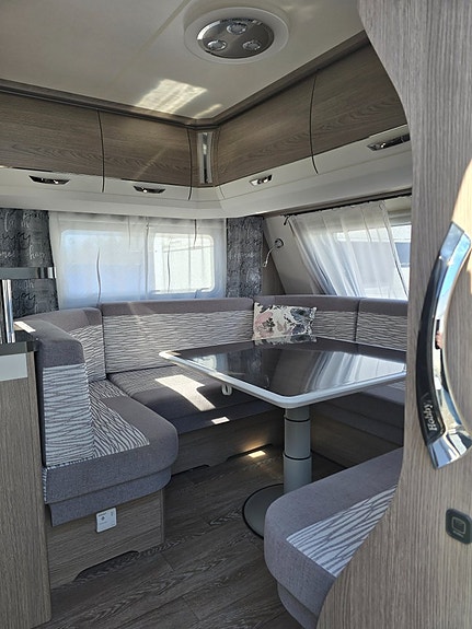 Hobby 720 WQC Prestige *Queensbed *Alde *Ugn *1 ägare 10 of 23