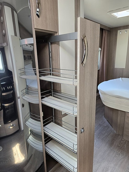 Hobby 720 WQC Prestige *Queensbed *Alde *Ugn *1 ägare 18 of 23