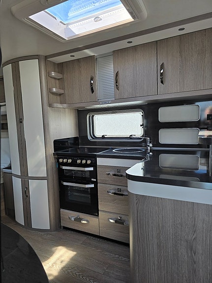 Hobby 720 WQC Prestige *Queensbed *Alde *Ugn *1 ägare 14 of 23