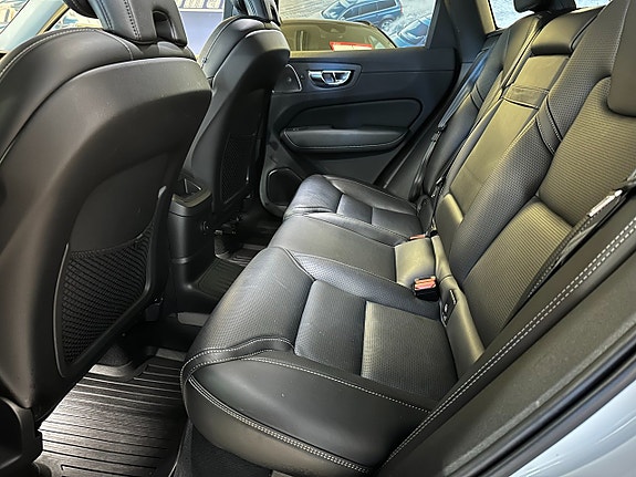 Volvo XC60 3 of 5