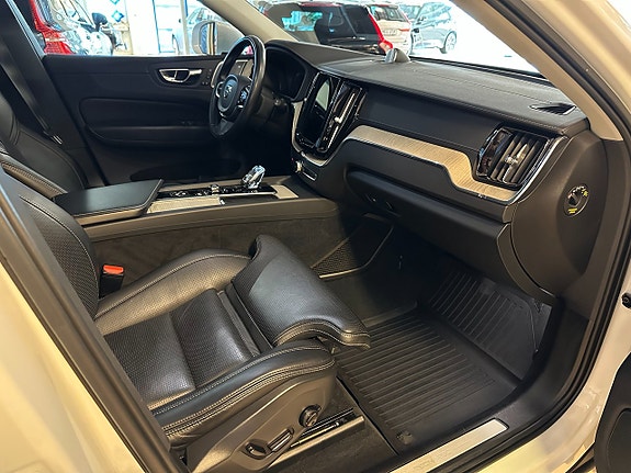 Volvo XC60 6 of 18