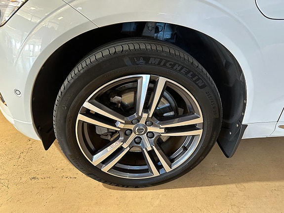 Volvo XC60 7 of 18