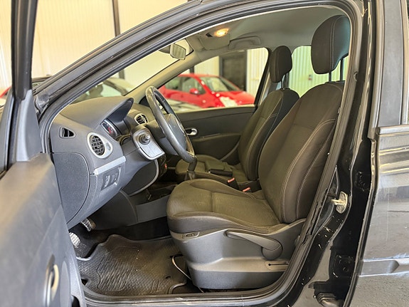 Renault Clio 10 of 12