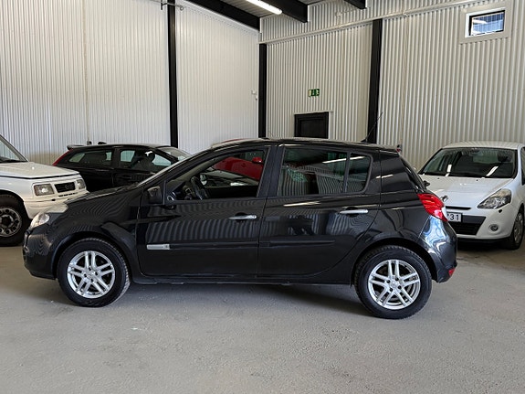 Renault Clio 2 of 12