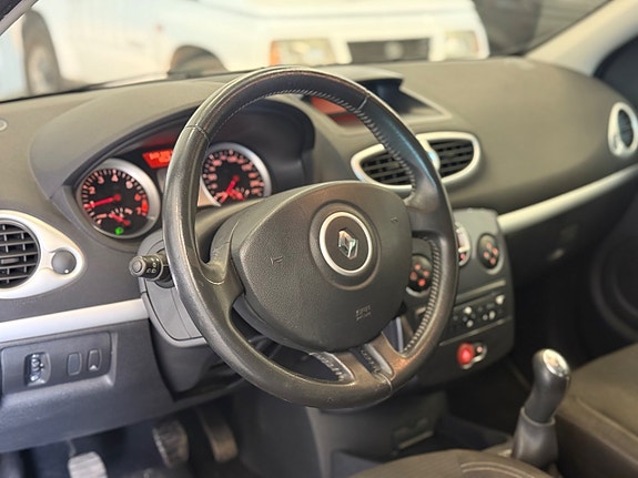 Renault Clio 9 of 12