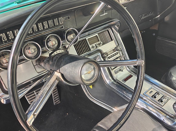 Ford Thunderbird 18 of 18