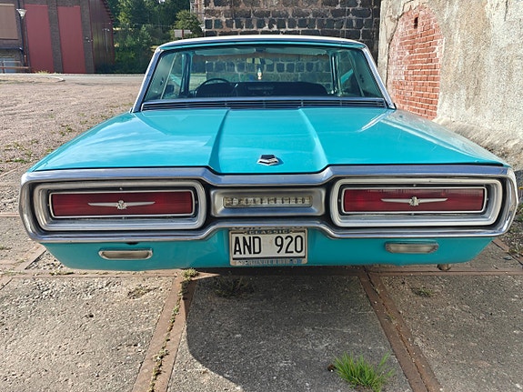 Ford Thunderbird 9 of 18