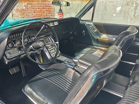 Ford Thunderbird 16 of 18