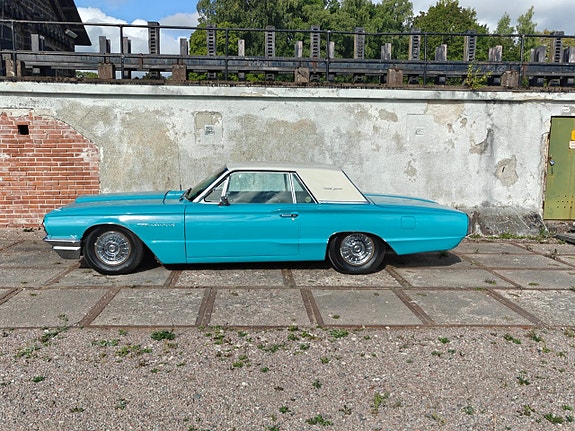 Ford Thunderbird 5 of 18