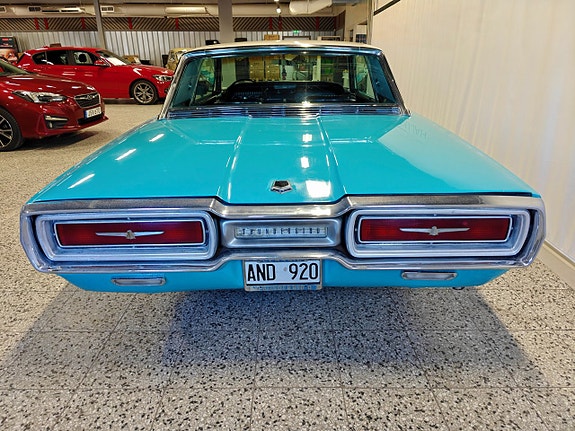 Ford Thunderbird 4 of 5