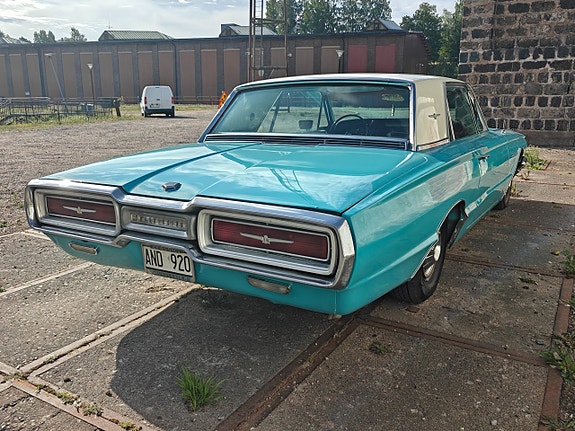 Ford Thunderbird 10 of 18
