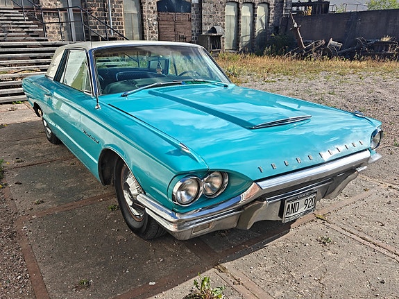 Ford Thunderbird 12 of 18