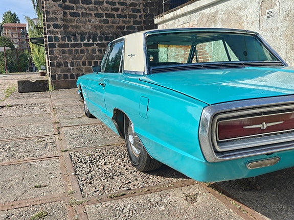 Ford Thunderbird 7 of 18