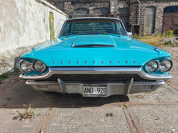Ford Thunderbird 13 of 18