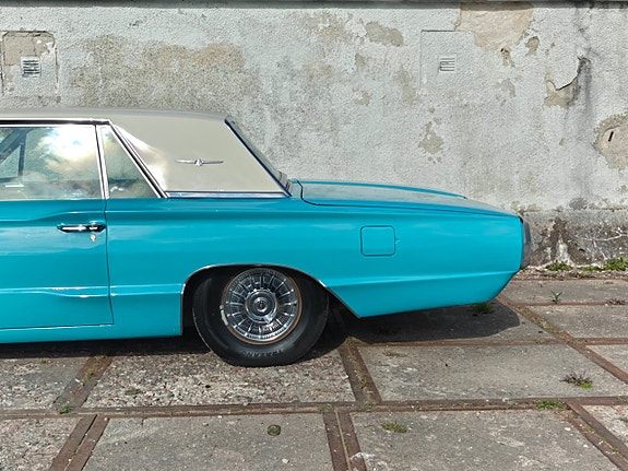 Ford Thunderbird 4 of 18
