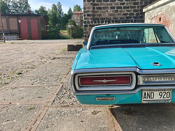 Ford Thunderbird 8 of 18
