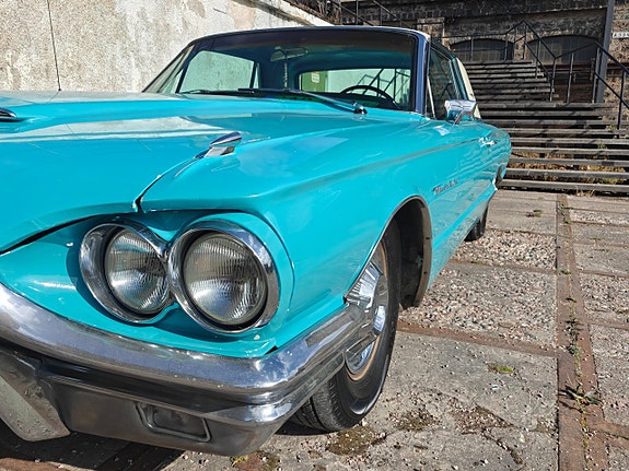 Ford Thunderbird 14 of 18