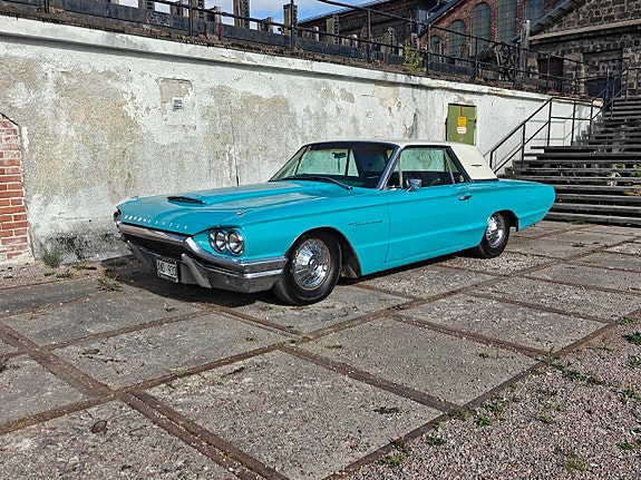 Ford Thunderbird 2 of 18