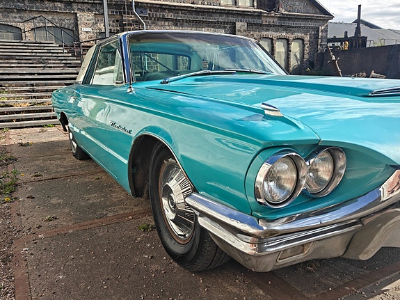 Ford Thunderbird 15 of 18