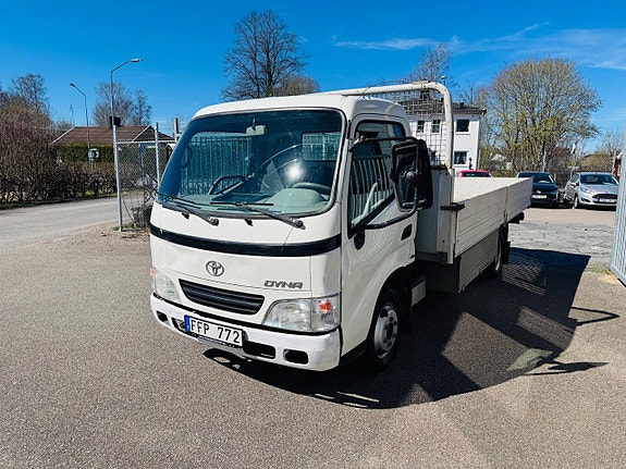 Toyota Dyna 2 of 5