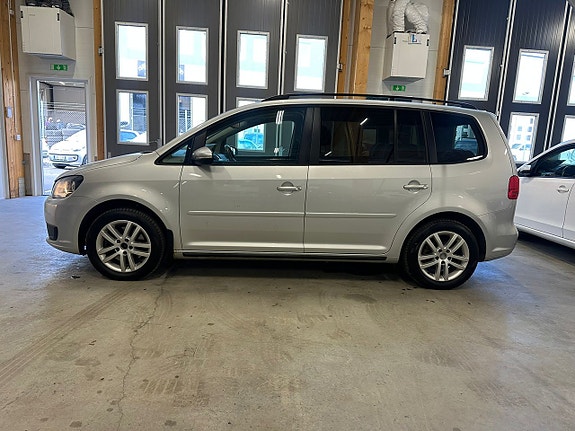 Volkswagen Touran 4 of 5