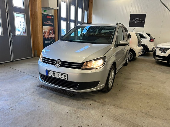 Volkswagen Touran 2 of 5