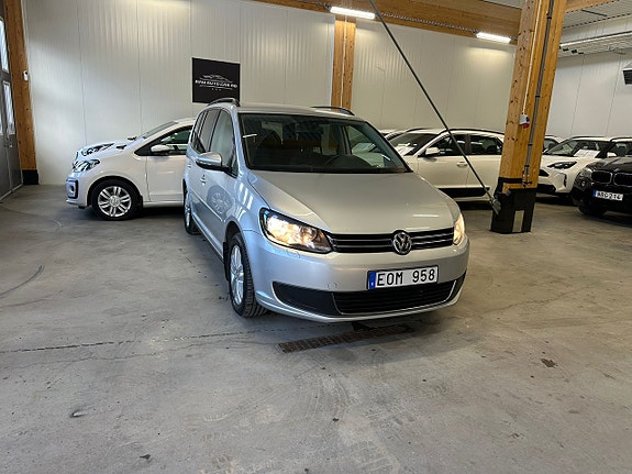 Volkswagen Touran 3 of 5