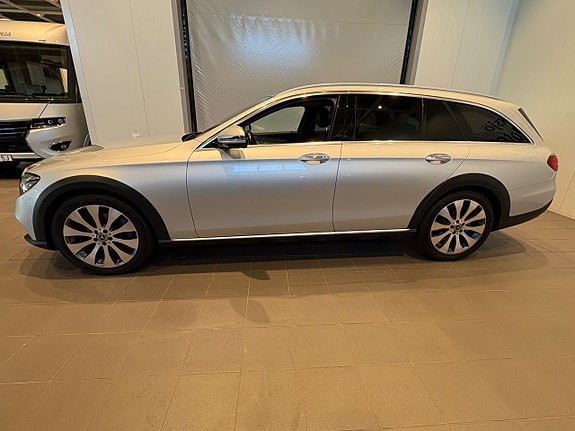 Mercedes-Benz E220 d 4 of 5